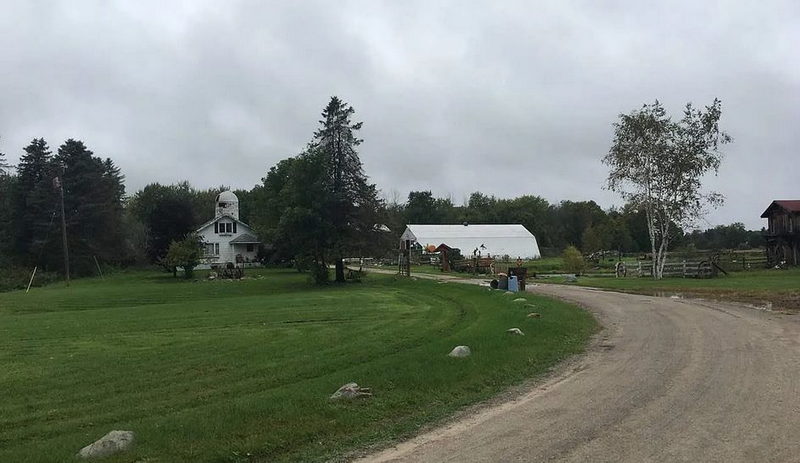 Tonys North Restaurant (Standish Truck Stop) - Pumpkin Farm 4150 Bernthal